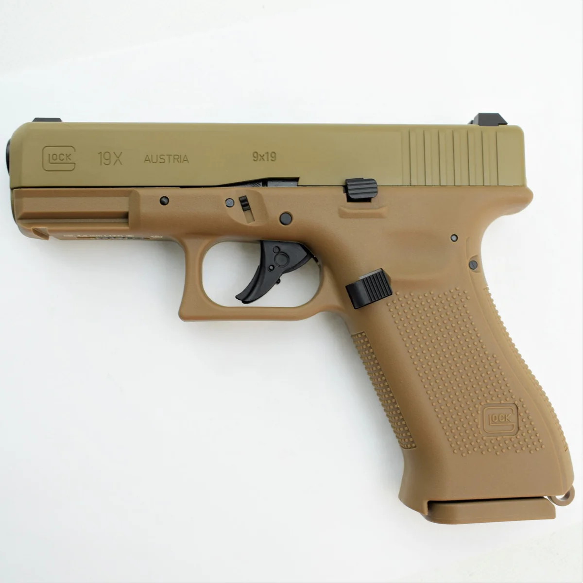 Пневматичний пістолет Umarex Glock 19X TAN Blowback кал.4,5мм (з затворною затримкою)